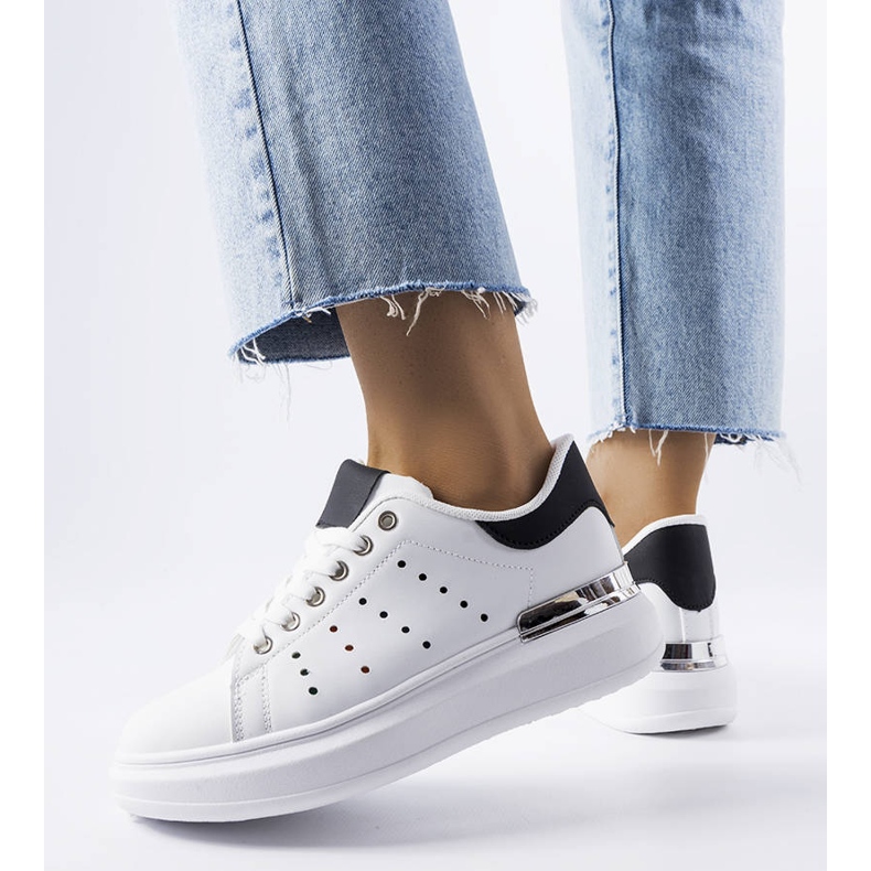 Deportivas blancas con perforaciones Chalut de colores blanco 1