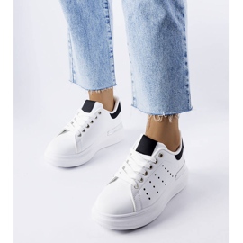 Deportivas blancas con perforaciones Chalut de colores blanco 2