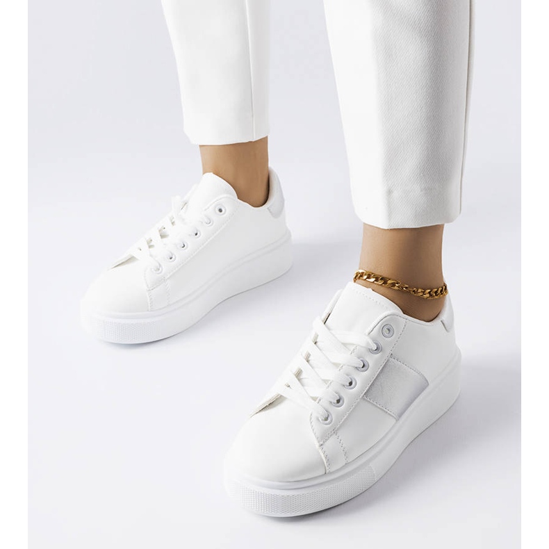 Deportivas blancas con franja plateada de Aurélie blanco 1 Deportivas blancas con franja plateada de Aurélie blanco 1