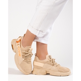 Deportivas beige caladas para mujer de Shelovet 1
