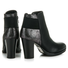 Vinceza Botas en el poste negro 1 Vinceza Botas en el poste negro 1