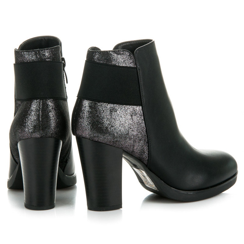 Vinceza Botas en el poste negro 1 Vinceza Botas en el poste negro 1