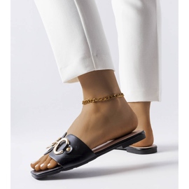 Chanclas negras elegantes con cadena de Corbin negro 2 Chanclas negras elegantes con cadena de Corbin negro 2