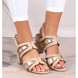 Sandalias beige de mujer en el puesto Vinceza 17271 3
