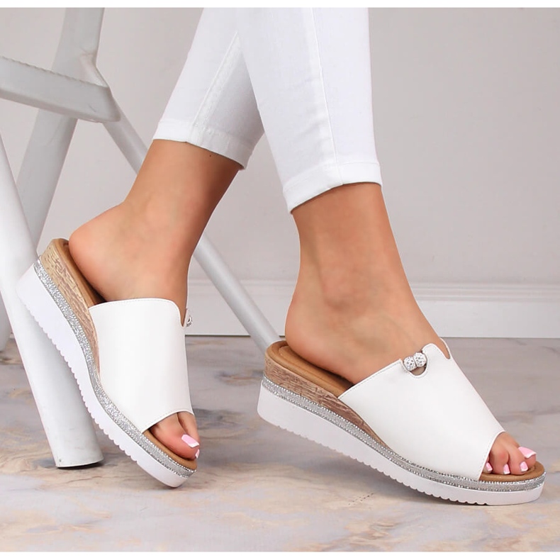 Pantuflas mujer cuña blancas Potocki YQ21005 blanco 1