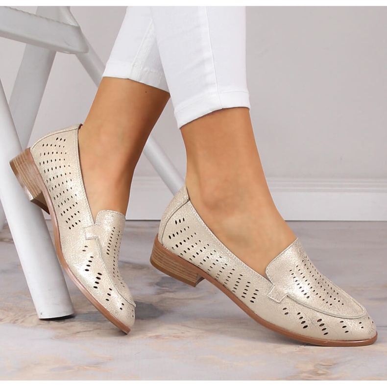 Zapatos mujer calados dorado brillante Potocki SZ12075 1