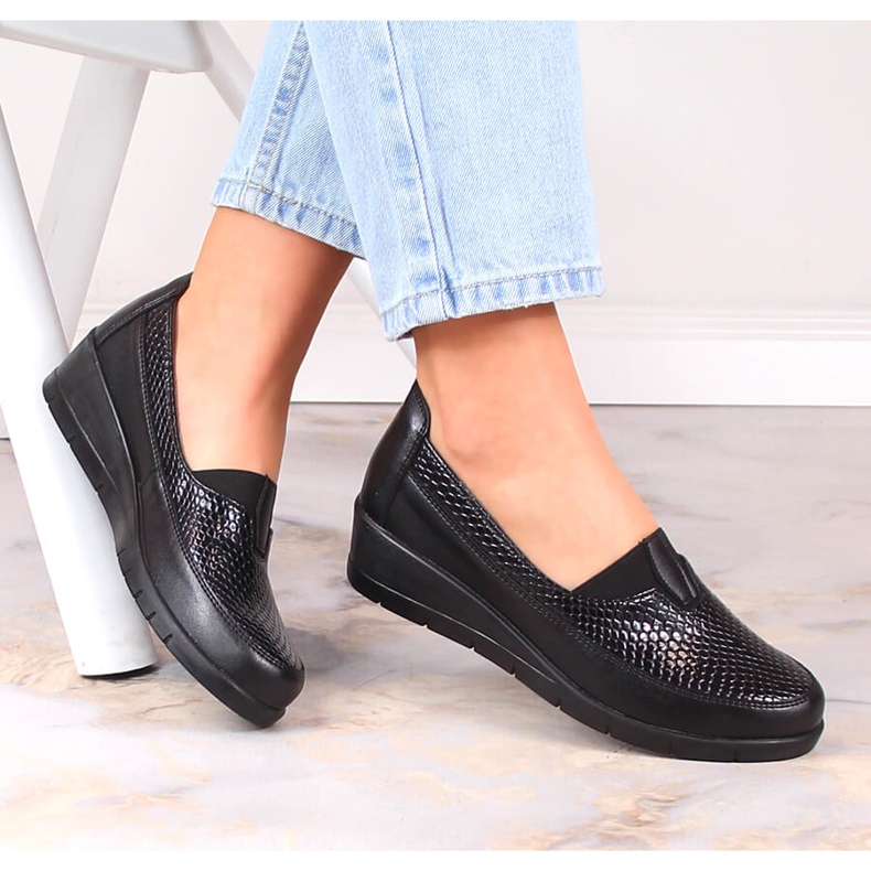 Zapatos cuña mujer slip-on negros T.Sokolski W23-481 1