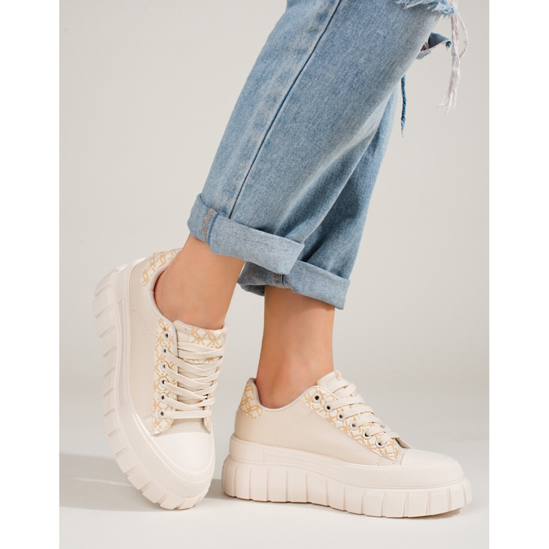 Zapatillas de deporte de mujer color crema en una plataforma Shelovet alta. beige 2