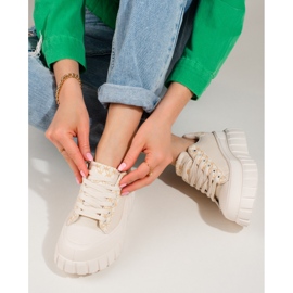 Zapatillas de deporte de mujer color crema en una plataforma Shelovet alta. beige 1