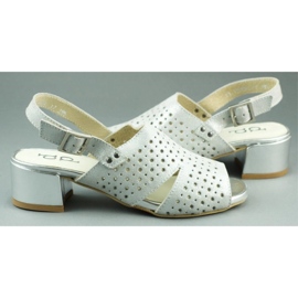 Dolce Pietro Sandalias plateadas en el poste 2084 plata 5