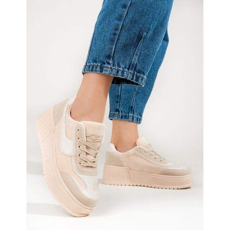 Botas de ante beige con plataforma gruesa de Shelovet 1