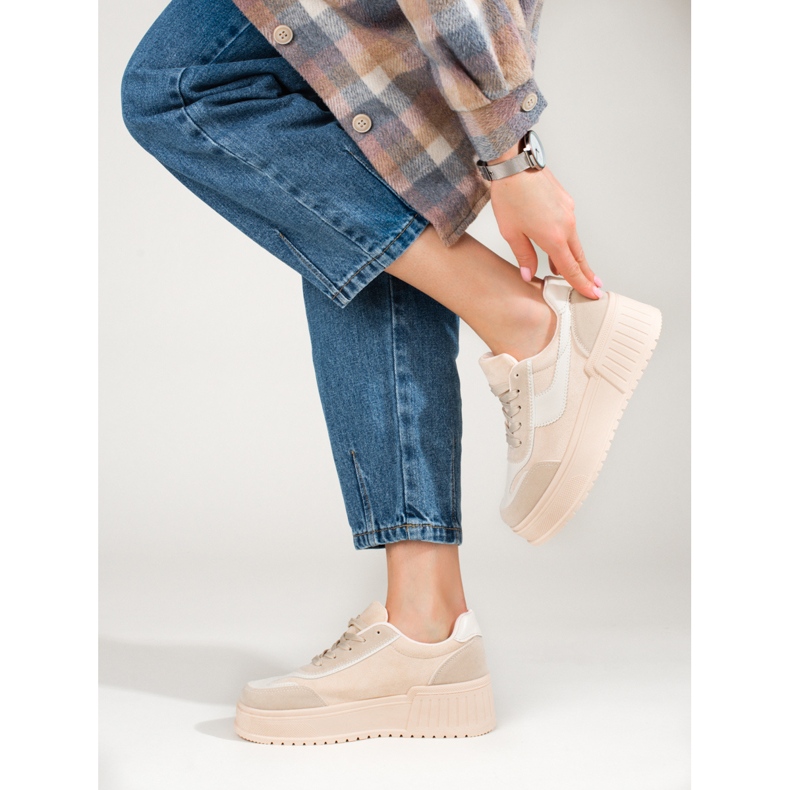 Botas de ante beige con plataforma gruesa de Shelovet 2