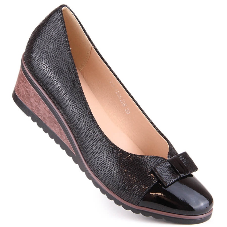 Zapatos de salón de mujer negros con cuña Potocki SZ12062 1