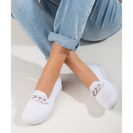 Slip on de mujer de material cómodo con cadena Shelovet blanco 2