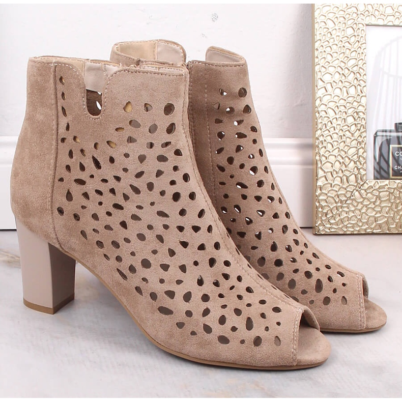 Botas caladas beige primavera mujer en poste Jezzi 2