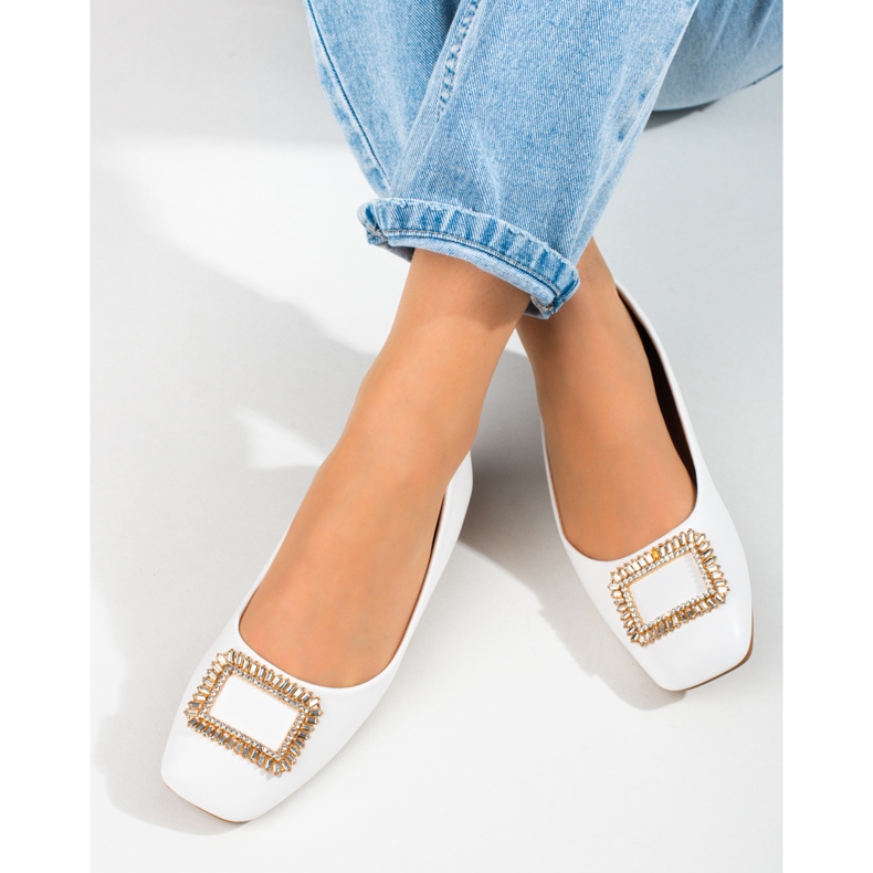 Bailarinas blancas de charol con puntera cuadrada para mujer de Shelovet blanco 1