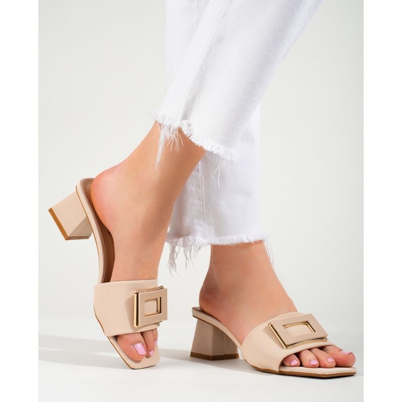 Pantuflas de mujer con tacón bajo Shelovet beige 1