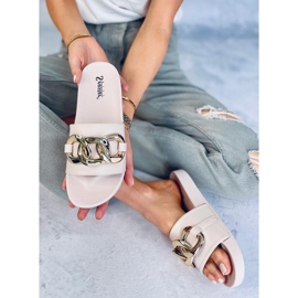 Zapatillas beige con cadena CK203 Beige 5