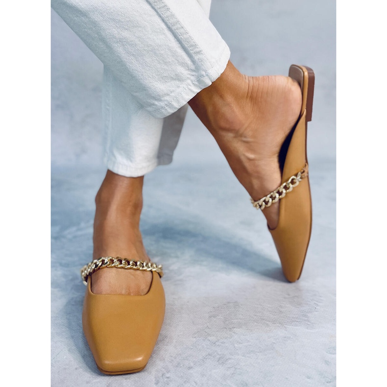 Seastar Babuchas Chiara Camel con cadena beige 1 Seastar Babuchas Chiara Camel con cadena beige 1