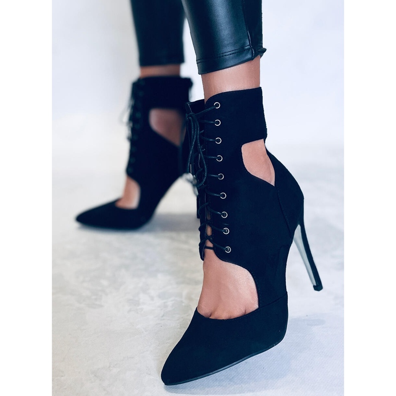 Botas recortadas en un pin de Demi Nero negro 2 Botas recortadas en un pin de Demi Nero negro 2