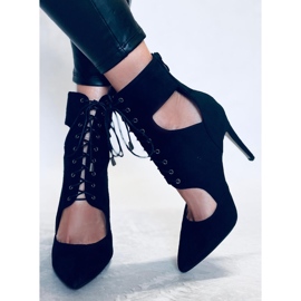 Botas recortadas en un pin de Demi Nero negro 1 Botas recortadas en un pin de Demi Nero negro 1