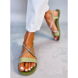 BM Sandalias Bryce Green con pedrería verde 2