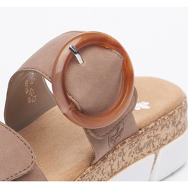 Cómodas pantuflas de mujer con velcro beige Rieker V2392-62 14
