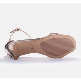 Marco Shoes Sandalias elegantes hechas de cuero dorado 5