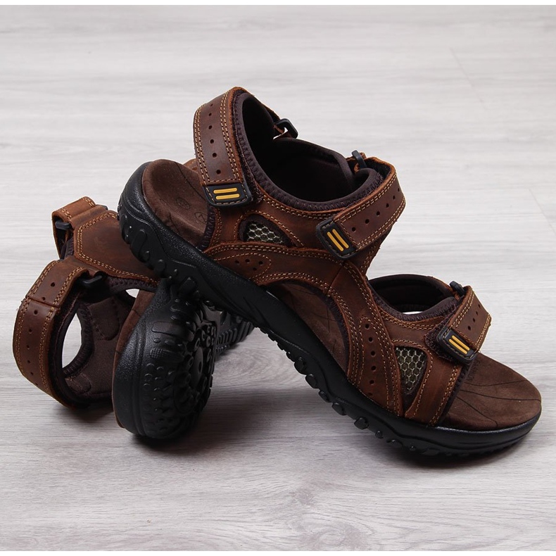 Sandalias hombre McKeylor 8654 piel marrón con velcro 1