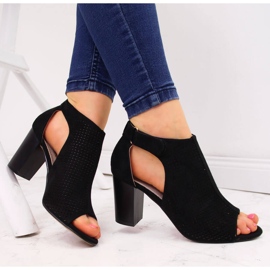Sandalias mujer con velcro negro Sabatina 7802 1