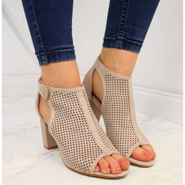 Sandalias mujer con velcro, beige Sabatina 7802 5