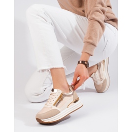 Zapatillas con plataforma en beige y dorado de Shelovet 2
