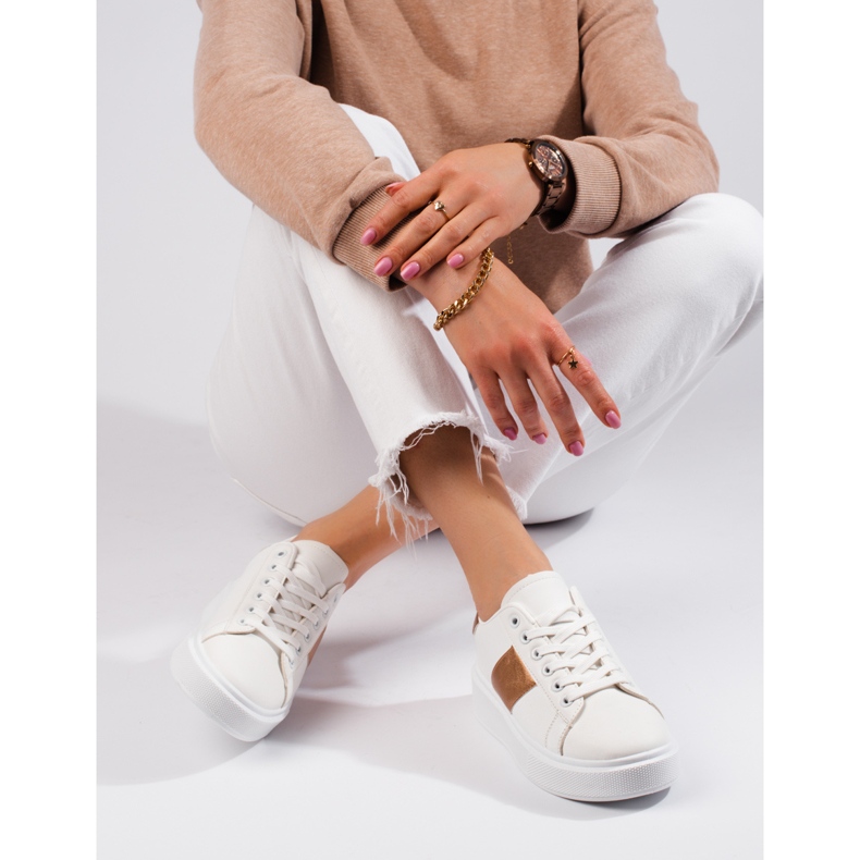 Zapatillas blancas de mujer en la plataforma Shelovet. blanco 1