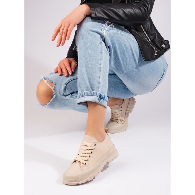 Zapatillas clásicas de mujer en la plataforma Shelovet. beige 2