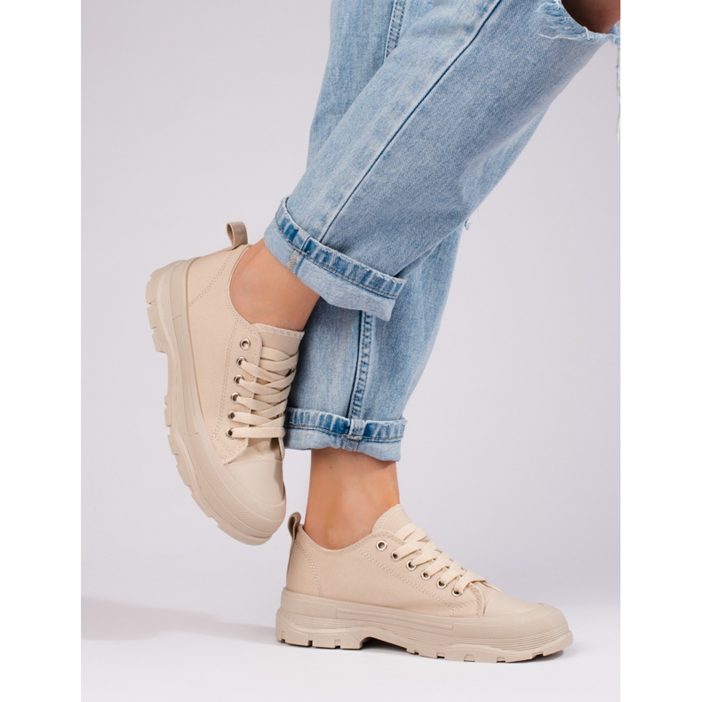 Zapatillas clásicas de mujer en la plataforma Shelovet. beige 1