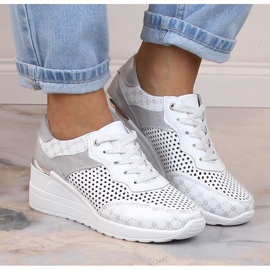 Zapatos cuña piel calados cómodos blanco S.Barski LR29587 3