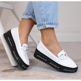 Slip-on cómodos calados en piel blanco S.Barski LR27750 1 Slip-on cómodos calados en piel blanco S.Barski LR27750 1