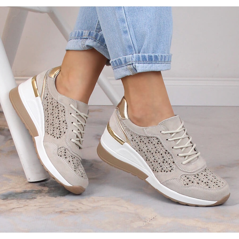 Zapatos mujer piel ante con cuña calada beige Filippo DP4669 1