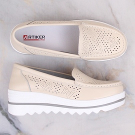 Mocasines de mujer en piel con plataforma calada beige Artiker 52C2119 6