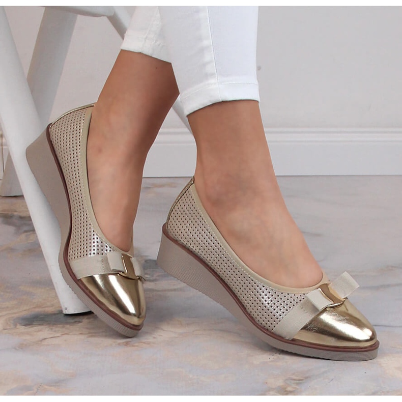Zapatos cuña mujer calados dorados Potocki SZ12037 1