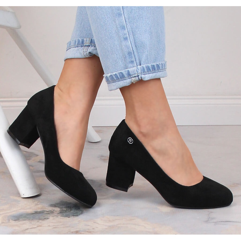 Salones de mujer en ante negro eVento 5952 1