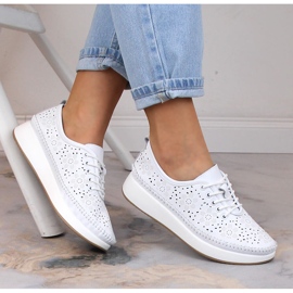 Zapatos deportivos de cuero de mujer en la plataforma calada blanca Filippo DP4606 blanco 2