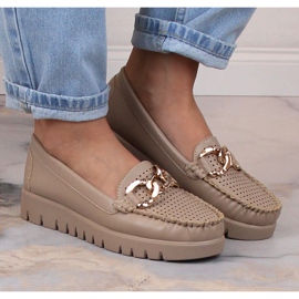 Mocasines beige de mujer en la plataforma con una cadena Potocki YQ21021 4