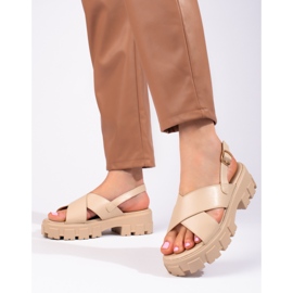 Sandalias beige con plataforma de Vinceza 1