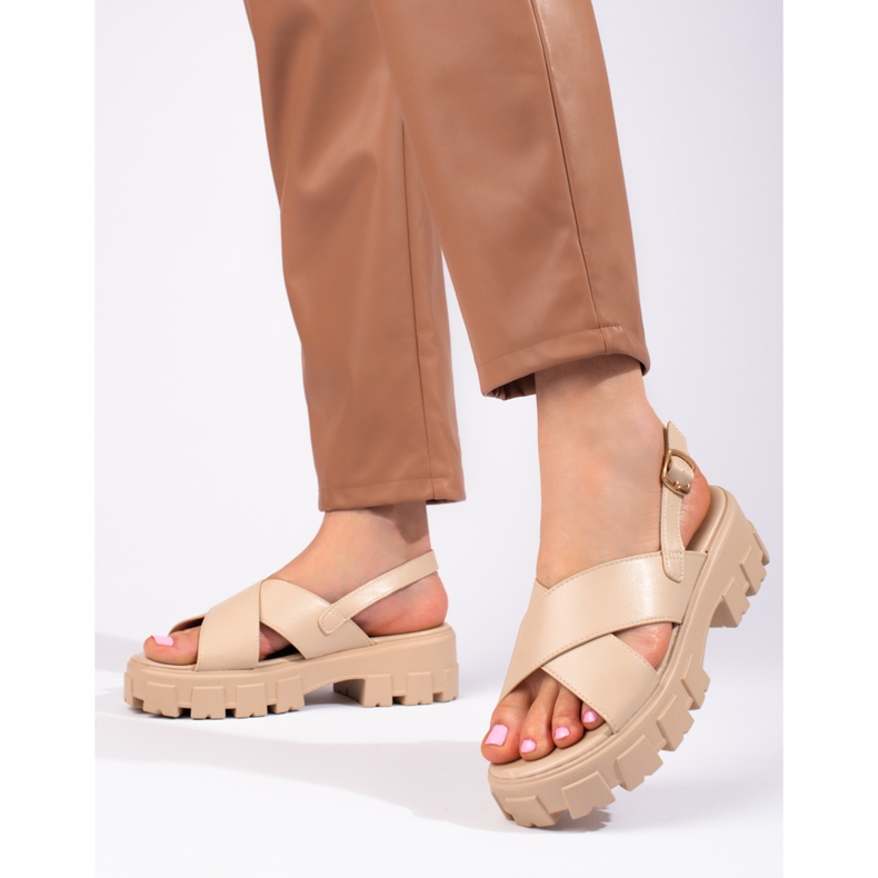 Sandalias beige con plataforma de Vinceza 1
