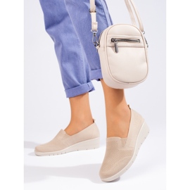 Zapatos con cuña en tejido beige claro de Shelovet 3