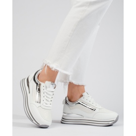 Zapatillas blancas y plateadas en la plataforma Shelovet. blanco 3
