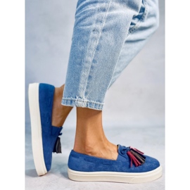 BM Deportivas primaverales con borlas de Salma Jeans azul 4