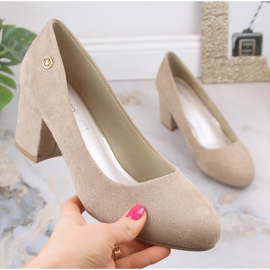 Zapatos de salón de ante beige para mujer en el puesto eVento 5952 4