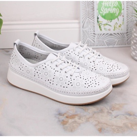 Zapatos deportivos de cuero de mujer en la plataforma calada blanca Filippo DP4606 blanco 6